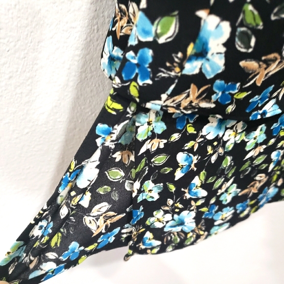 J. Jill Long Sleeve Longlined Floral Button Down Tiered Layed Hem Top, Size M - Picture 6 of 12